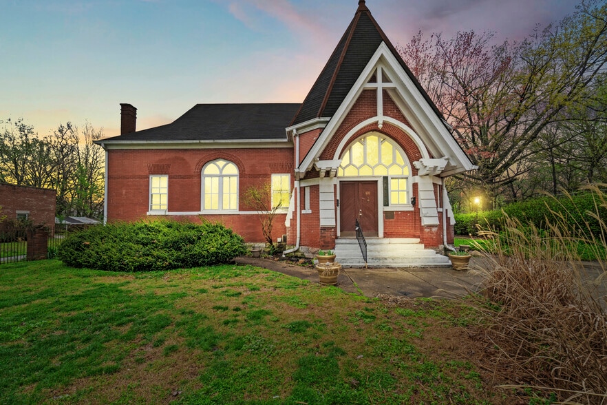 2322 W Chestnut St, Louisville, KY à vendre - Photo du bâtiment - Image 1 de 54