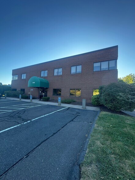 546 Cromwell Ave, Rocky Hill, CT à louer - Photo du bâtiment - Image 2 de 22