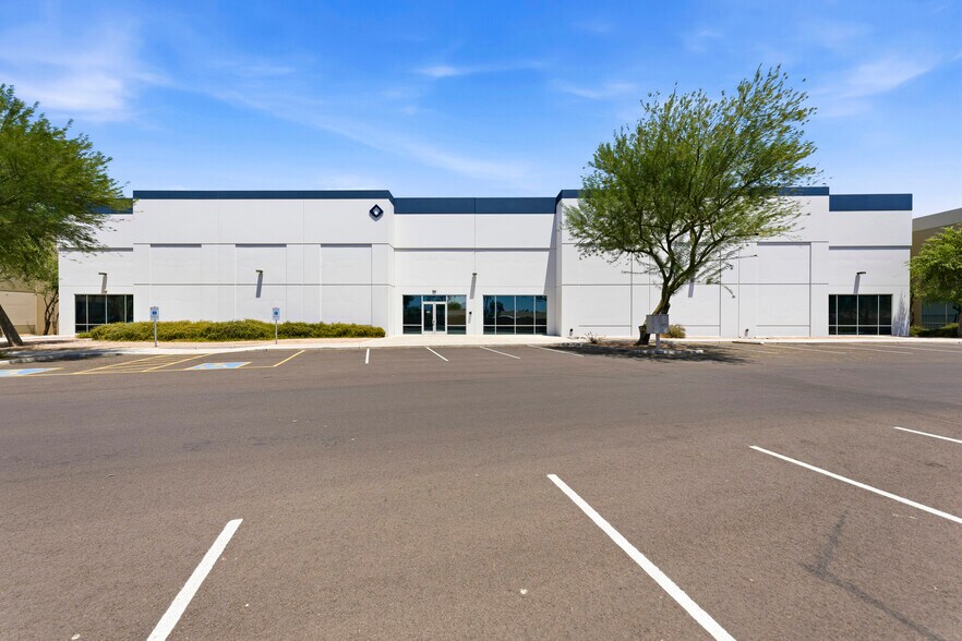 1045 N 71st Ave, Phoenix, AZ à louer - Photo principale - Image 1 de 34