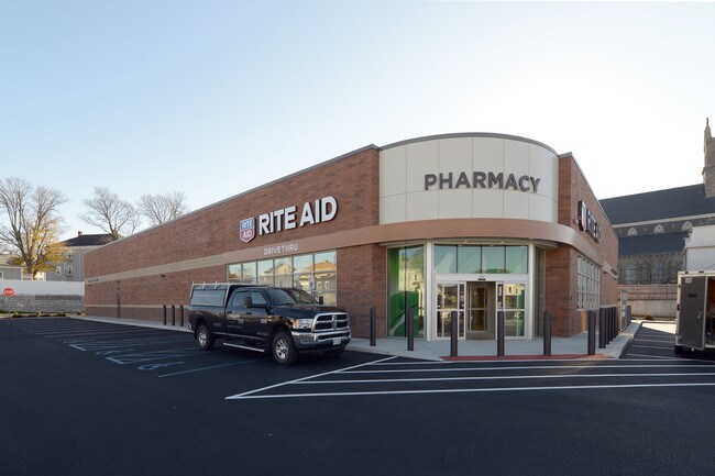 Plus de détails pour 1512 S Main St, Fall River, MA - Commerce de détail à louer