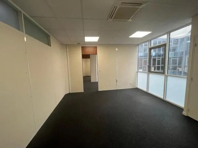 Bureau dans Torcy à louer - Photo du bâtiment - Image 2 de 5