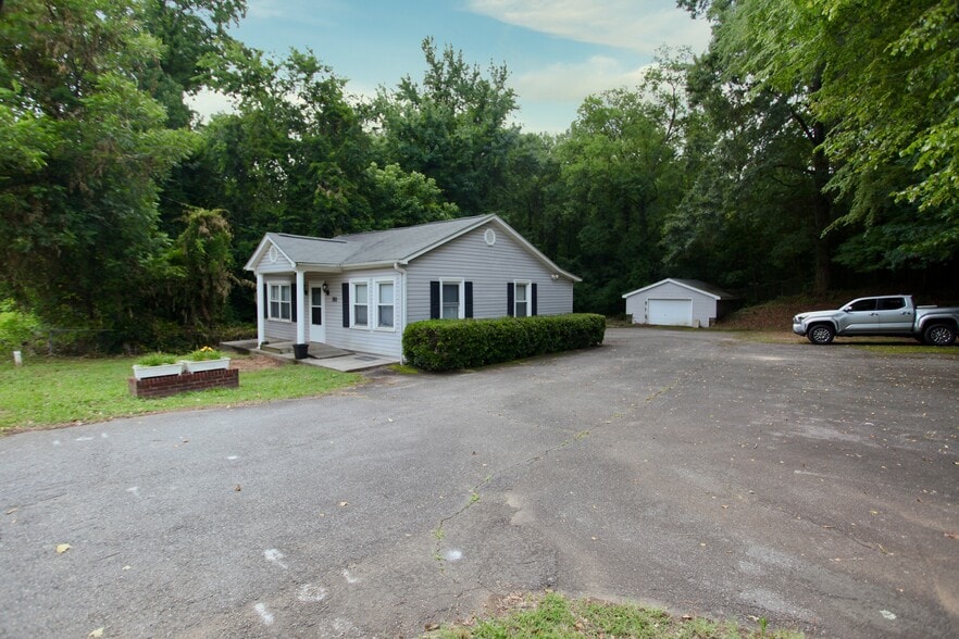 381 McGill Ave NW, Concord, NC for sale - Building Photo - Image 2 of 10