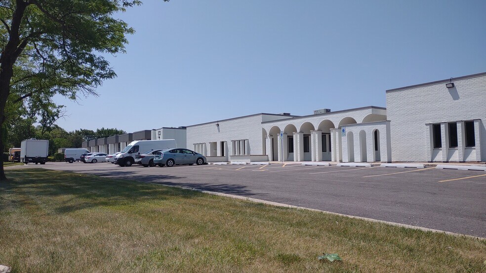 340 Melvin Dr, Northbrook, IL for lease - Building Photo - Image 1 of 10