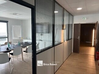 Plus de détails pour 6 Rue D'Arsonval, Chassieu - Bureau à vendre