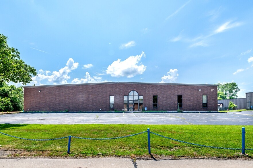 617 Cepi Dr, Chesterfield, MO for lease - Building Photo - Image 1 of 6