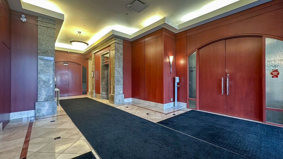 1060 Manhattan Dr, Kelowna, BC à louer - Photo intérieure - Image 3 de 34