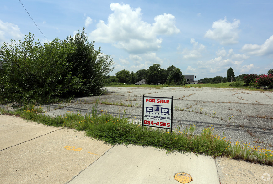 120 W Main St, Thomasville, NC for sale - Primary Photo - Image 1 of 1