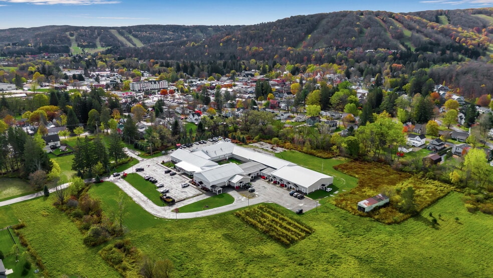 2-85 Bristol Ln, Ellicottville, NY à vendre - Photo du bâtiment - Image 2 de 152