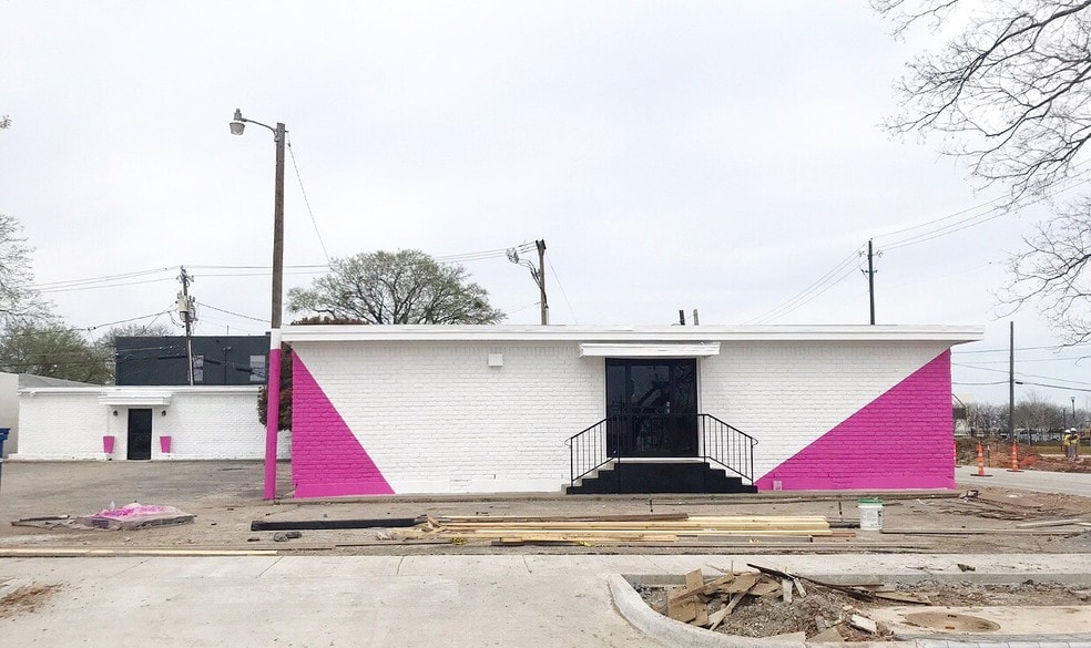 2408-2410 Montgomery St, Fort Worth, TX à louer - Photo du bâtiment - Image 3 de 18