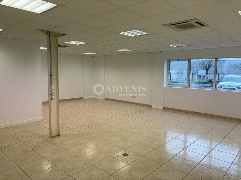 Office in Parçay-Meslay for lease - Interior Photo - Image 2 of 12