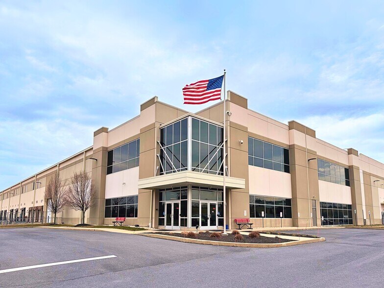 20 Leo Ln, York, PA à louer - Photo du bâtiment - Image 2 de 5