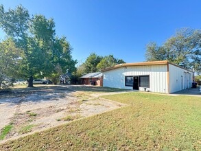 116 N 2nd St, Noble, OK à louer Photo du bâtiment- Image 2 de 22