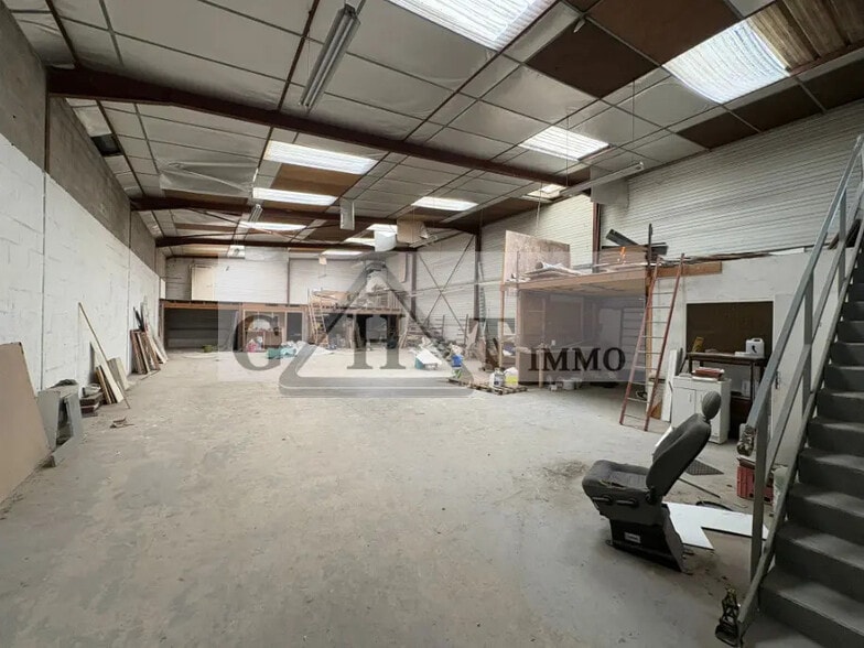 Industrial in Vaux-le-Pénil for lease - Interior Photo - Image 1 of 6