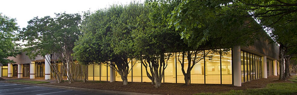 2161 Newmarket Pky SE, Marietta, GA à louer - Photo du bâtiment - Image 2 de 19