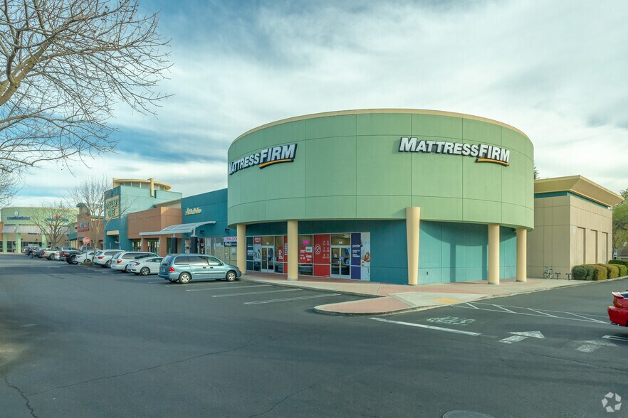 7440 Laguna Blvd, Elk Grove, CA for lease - Building Photo - Image 2 of 11
