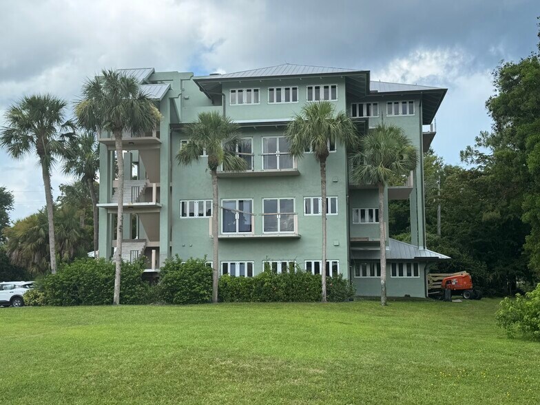 4532 Tamiami Trl E, Naples, FL à louer - Photo du bâtiment - Image 2 de 7
