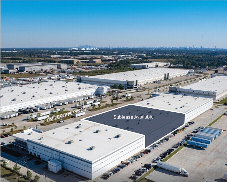 9851 Fallbrook Pines Dr, Houston, TX à louer - Photo du bâtiment - Image 2 de 2
