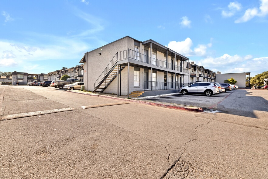 9765 Webb Chapel Rd, Dallas, TX for sale - Building Photo - Image 3 of 5