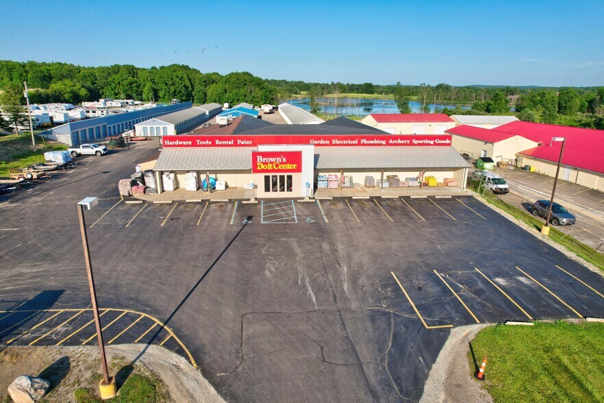 7281 S State Rd, Goodrich, MI à vendre - Photo du bâtiment - Image 3 de 40