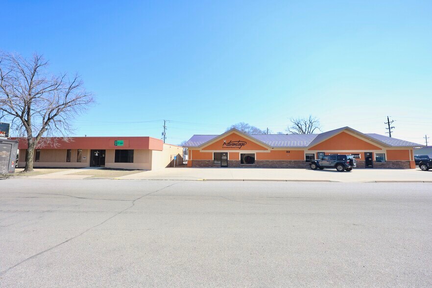 20 S 32nd Ave S, Saint Cloud, MN à vendre - Photo du bâtiment - Image 2 de 83