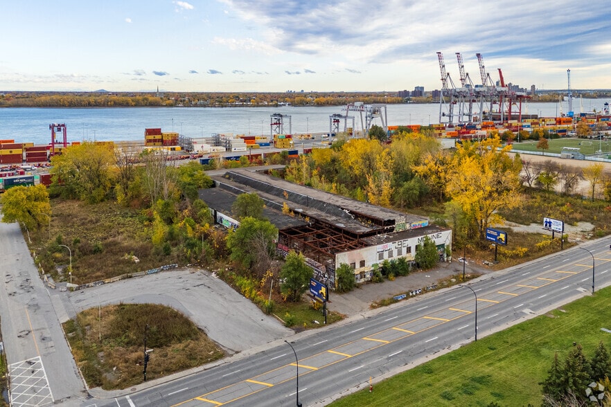 4650 Notre-Dame E, Montréal, QC for sale - Aerial - Image 2 of 4