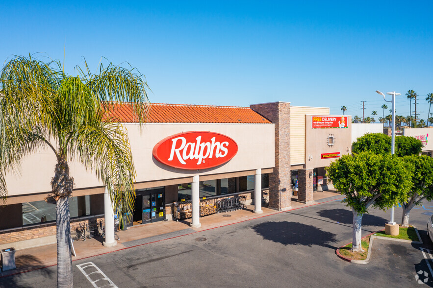 1930-1946 N Lakewood Blvd, Long Beach, CA for lease - Primary Photo - Image 1 of 6