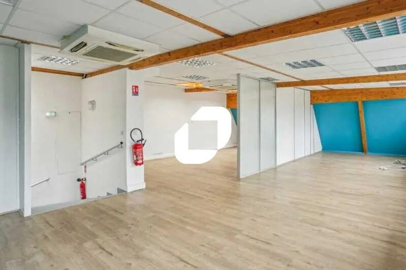 Office in Suresnes for lease Building Photo- Image 1 of 10