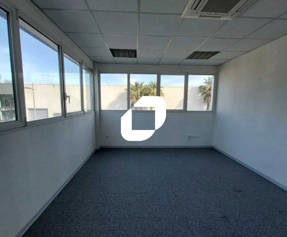 Office in Montpellier for lease Interior Photo- Image 1 of 7