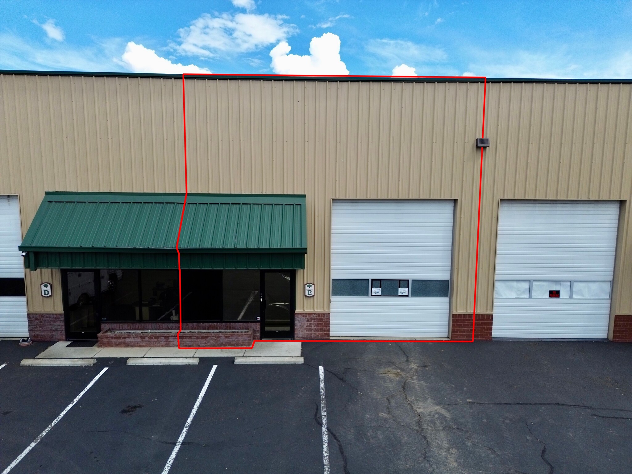 1007 S Pacific Hwy, Talent, OR for lease Interior Photo- Image 1 of 4