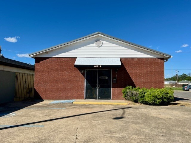 3211 Louisville Ave, Monroe, LA à louer - Photo du bâtiment - Image 2 de 12