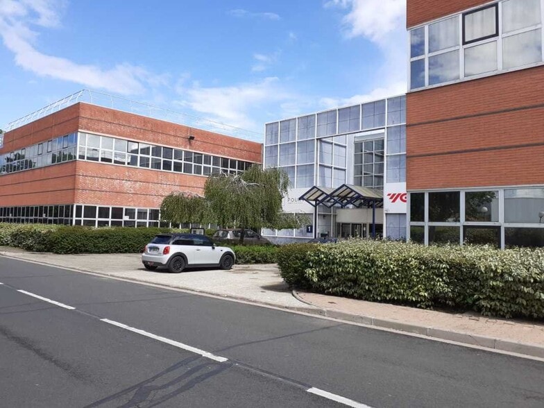Office in Saint-Thibault-des-Vignes for lease - Building Photo - Image 2 of 5