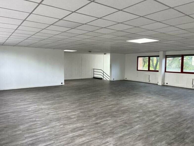 Flex in Le Blanc-Mesnil for lease - Interior Photo - Image 3 of 4
