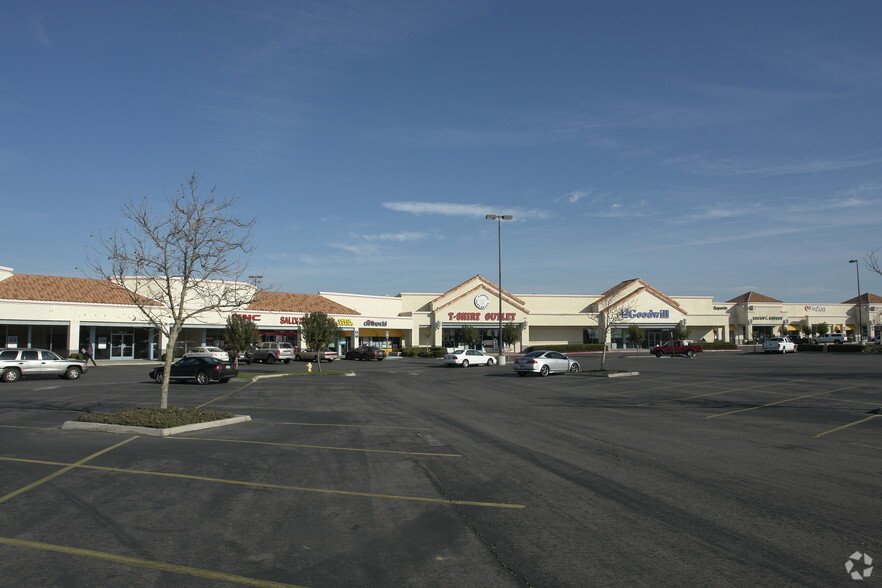 2001-2295 W Cleveland Ave, Madera, CA for lease - Building Photo - Image 3 of 10