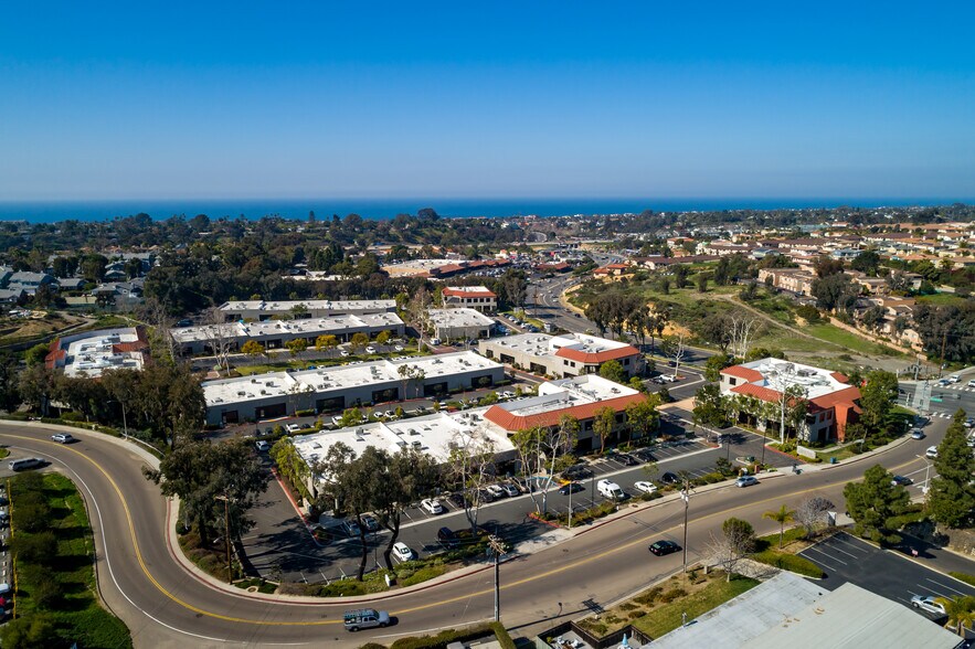 511 Encinitas Blvd, Encinitas, CA à vendre - Aérien - Image 3 de 7