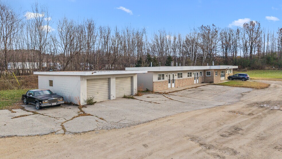 4991 Arthur Rd, Slinger, WI à vendre - Photo du bâtiment - Image 3 de 47