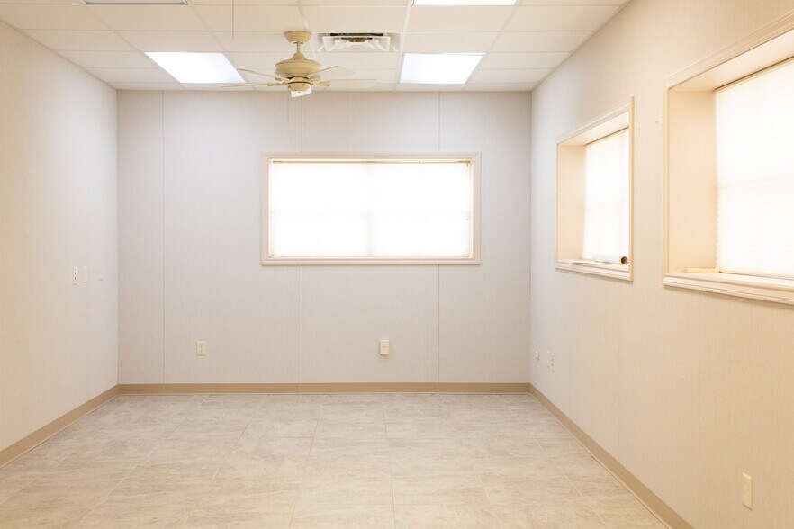 2131 W Briargate Dr, Bryan, TX à vendre - Photo du bâtiment - Image 2 de 21