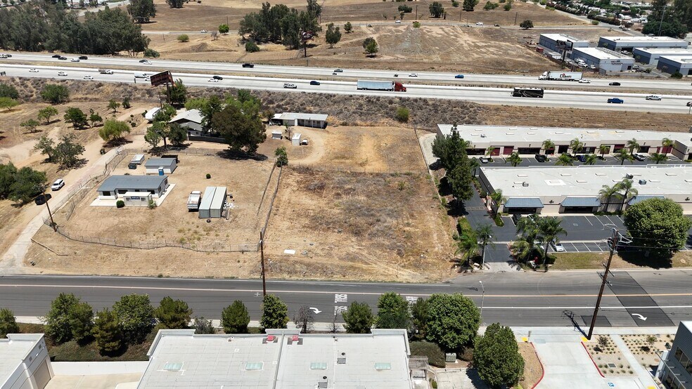 18175 Collier Ave, Lake Elsinore, CA à vendre - Vidéo sur l’inscription commerciale - Image 2 de 12