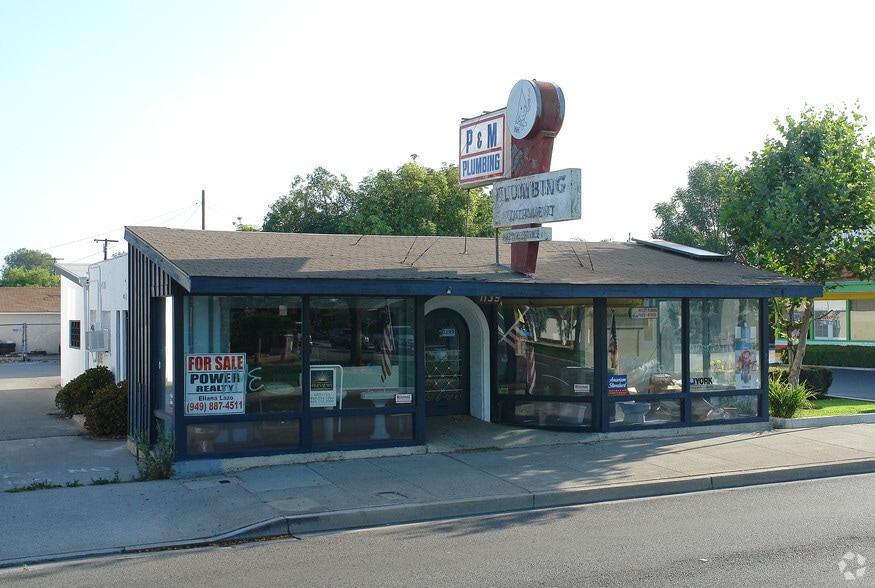 1139 W 17th St, Santa Ana, CA à louer - Photo du bâtiment - Image 3 de 45