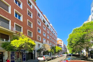 Plus de détails pour Multi-résidentiel à vendre