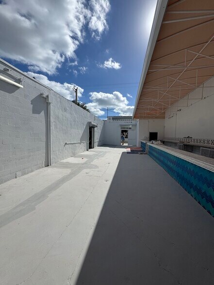 345 NW 24th St, Miami, FL à louer - Photo du bâtiment - Image 3 de 19
