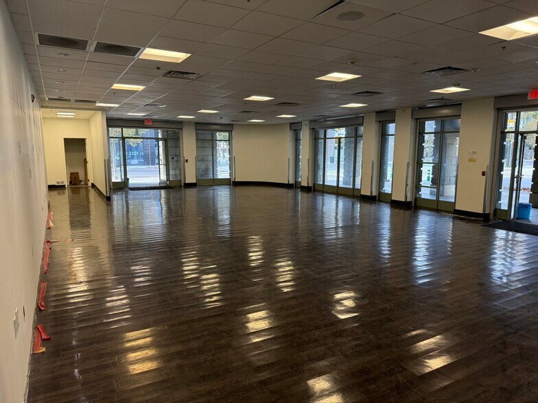 100-140 E San Fernando St, San Jose, CA à louer - Photo du bâtiment - Image 2 de 11