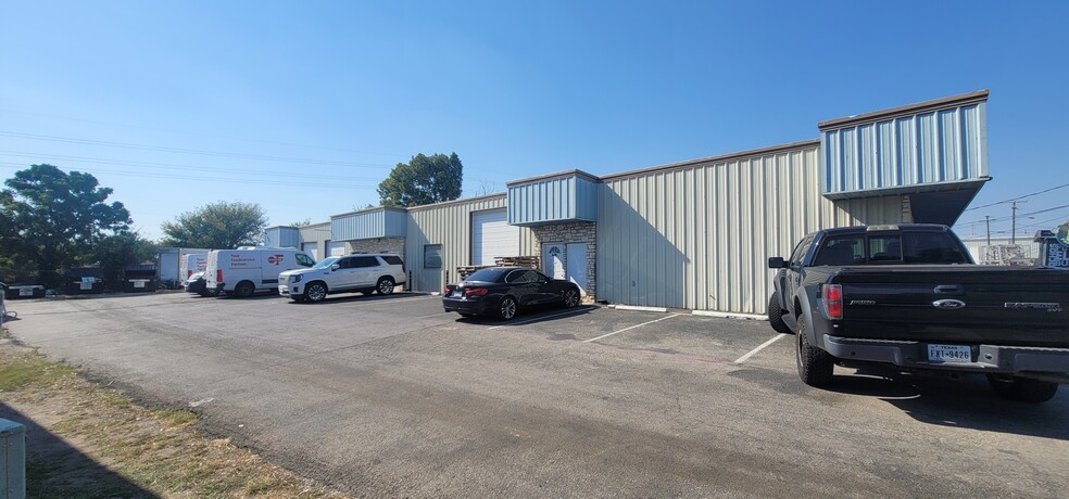 802 Brandi Ln, Round Rock, TX for lease - Building Photo - Image 2 of 8