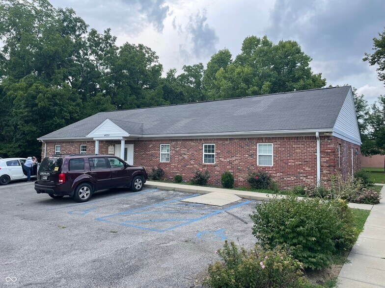 4040 S Meridian St, Indianapolis, IN à louer - Photo du bâtiment - Image 2 de 16