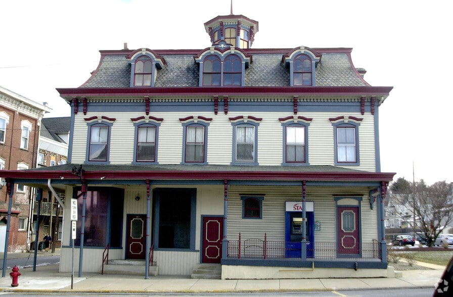 705 Main St, Slatington, PA for lease - Building Photo - Image 1 of 12