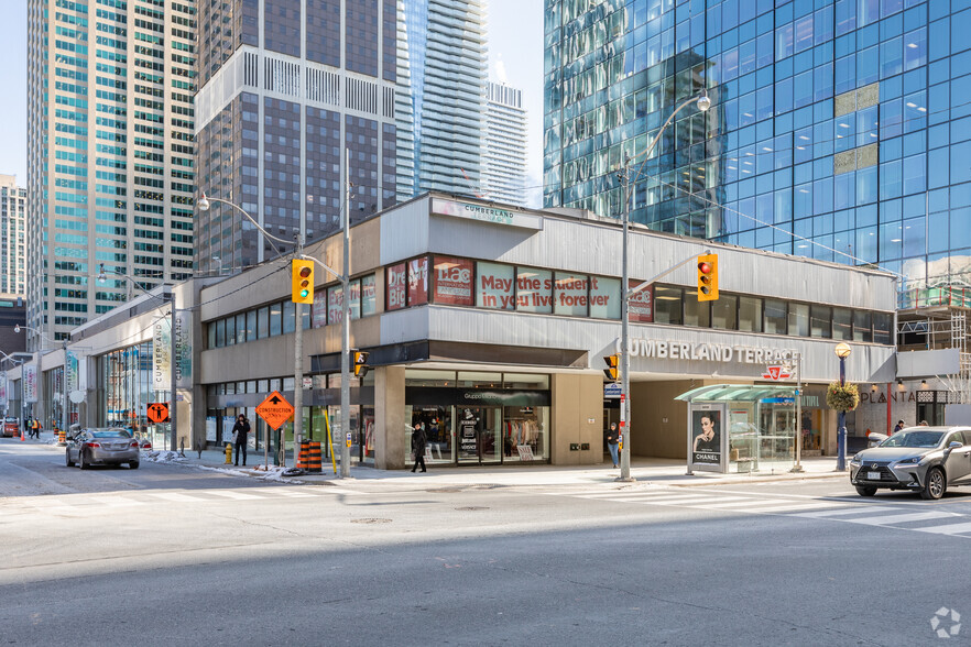 2 Bloor St W, Toronto, ON à vendre - Photo principale - Image 1 de 1