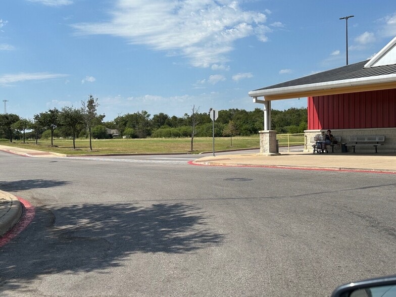 1609 N Texas Ave, Bryan, TX à louer - Photo du bâtiment - Image 1 de 3