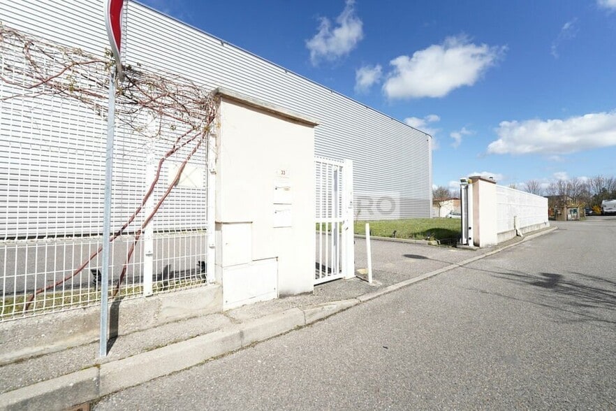 33 Impasse Vue Du Ciel, Colombier-Saugnieu for lease - Building Photo - Image 3 of 11