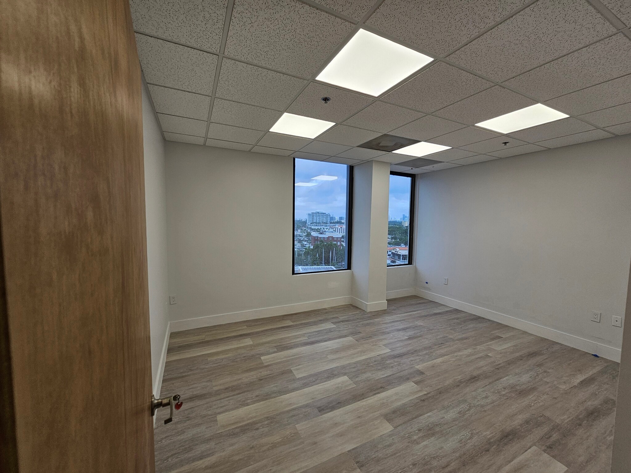 12550 Biscayne Blvd, North Miami, FL à louer Photo intérieure- Image 1 de 5