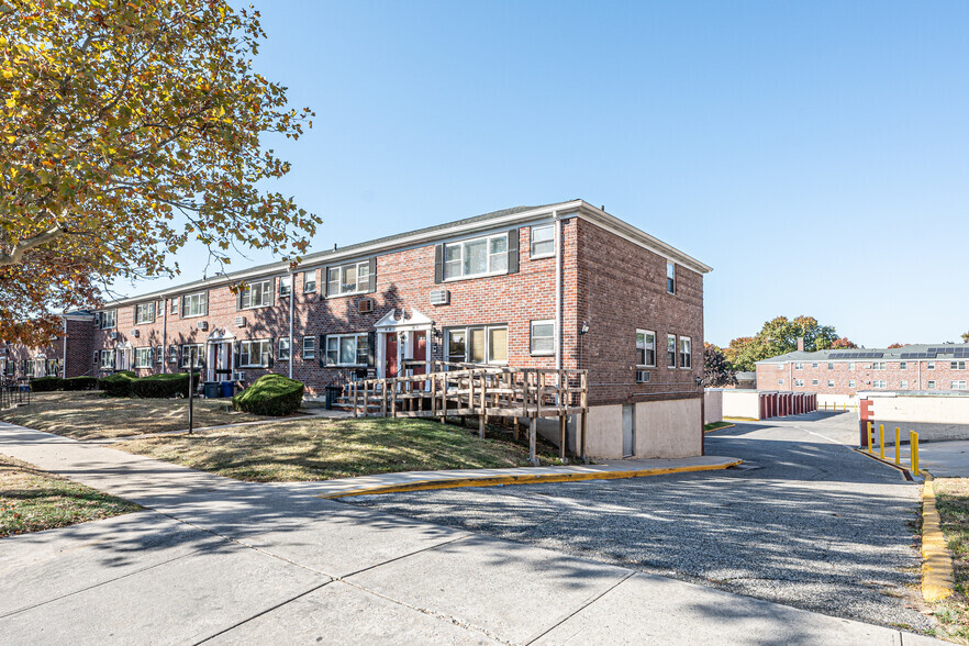 6918 Kissena Blvd, Flushing, NY à vendre - Photo principale - Image 1 de 1