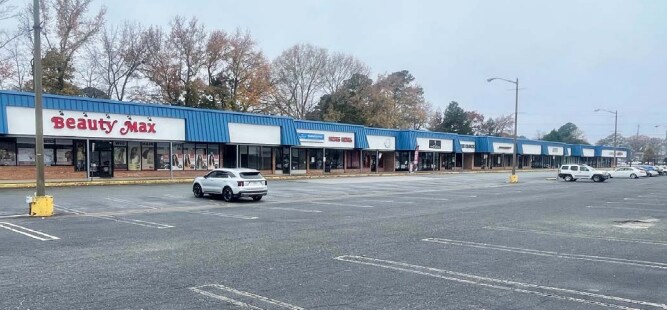 830-896 J Clyde Morris Blvd, Newport News, VA à louer - Photo du bâtiment - Image 2 de 9